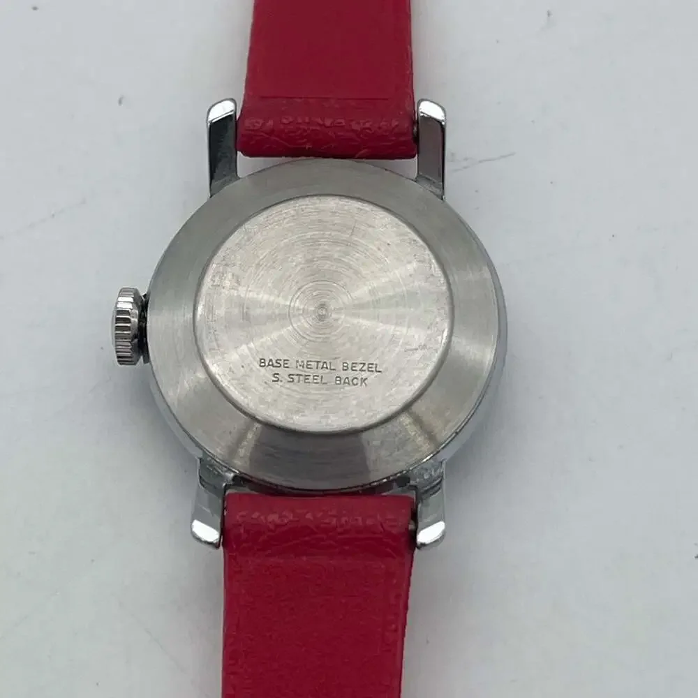 Vintage 1958 Peanuts Snoopy‎ Mechanical Wind-Up Watch with Red Dial